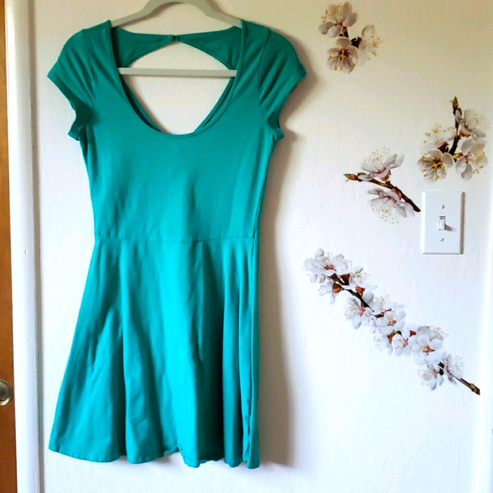 🔵AE open back fit and flare mini dress